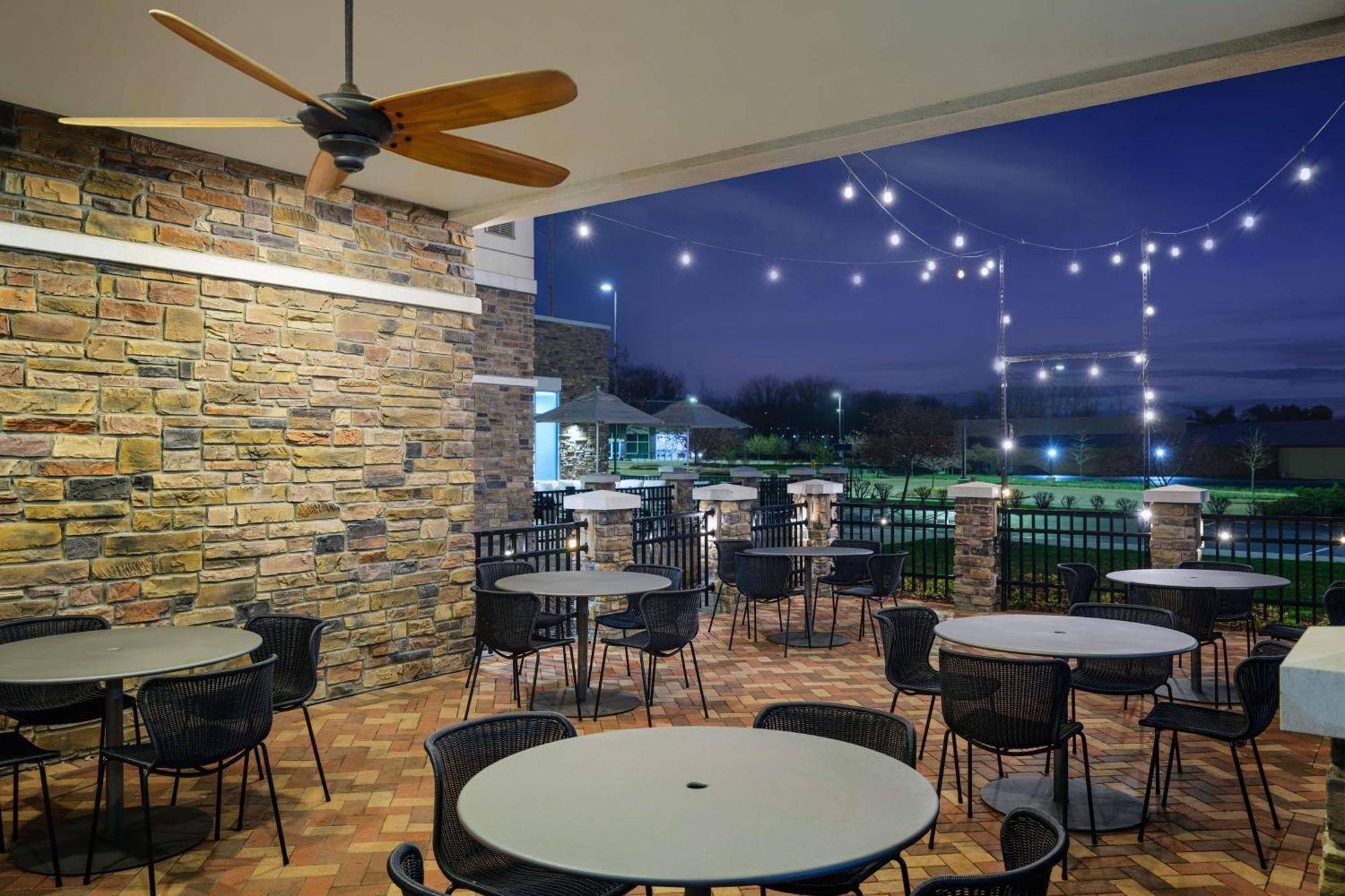 Hyatt Place Canton Lake Cable Exterior photo