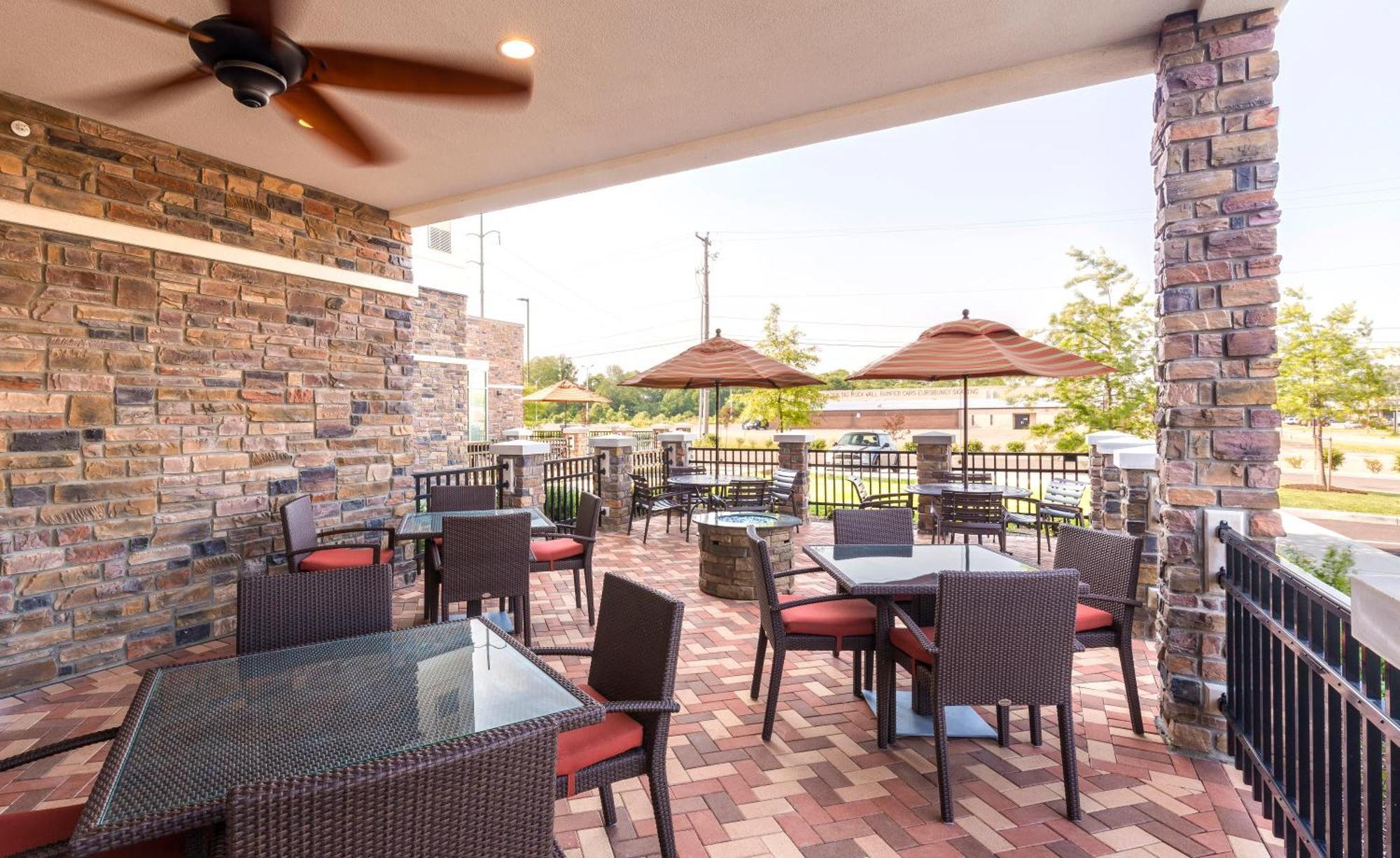 Hyatt Place Canton Lake Cable Exterior photo