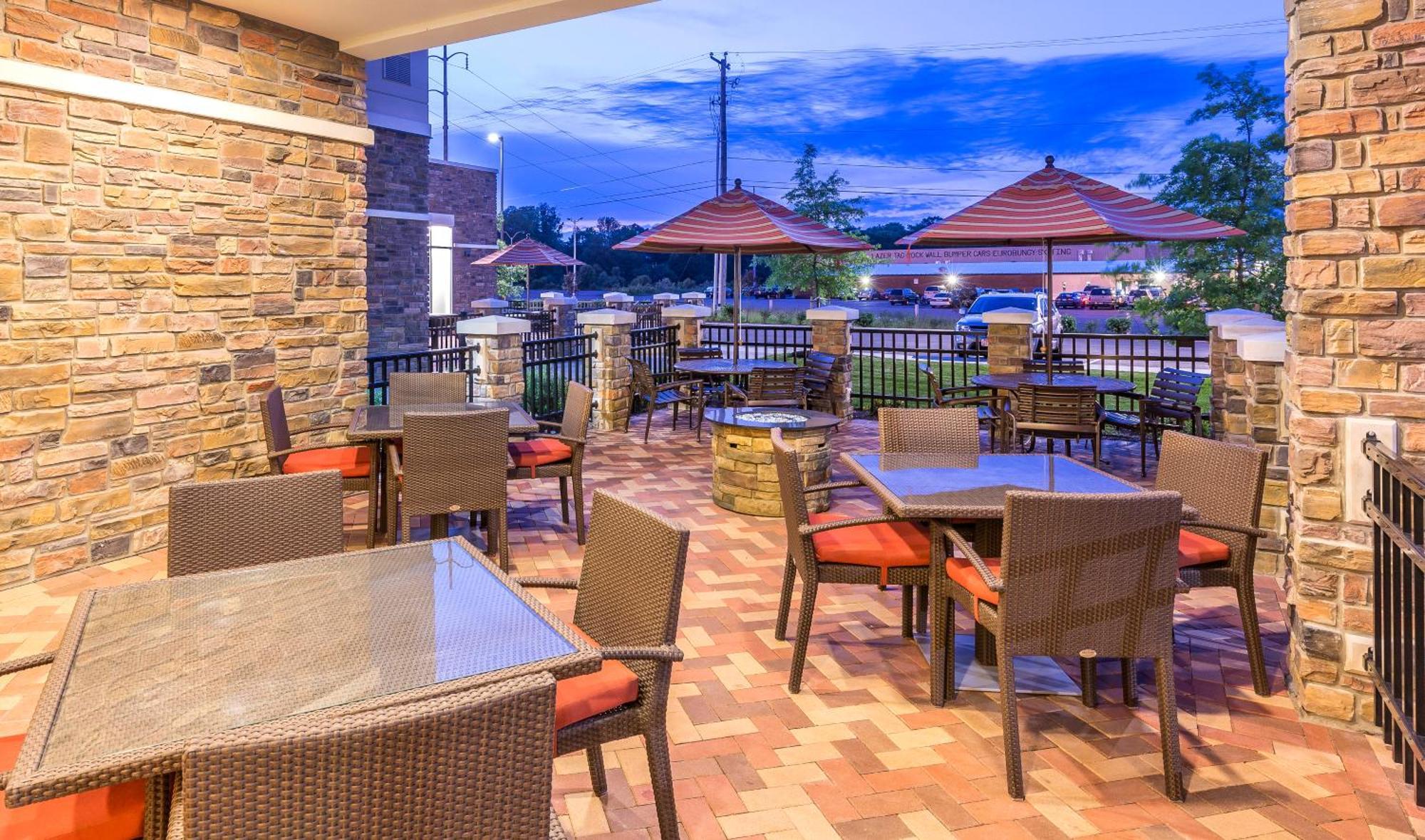 Hyatt Place Canton Lake Cable Exterior photo