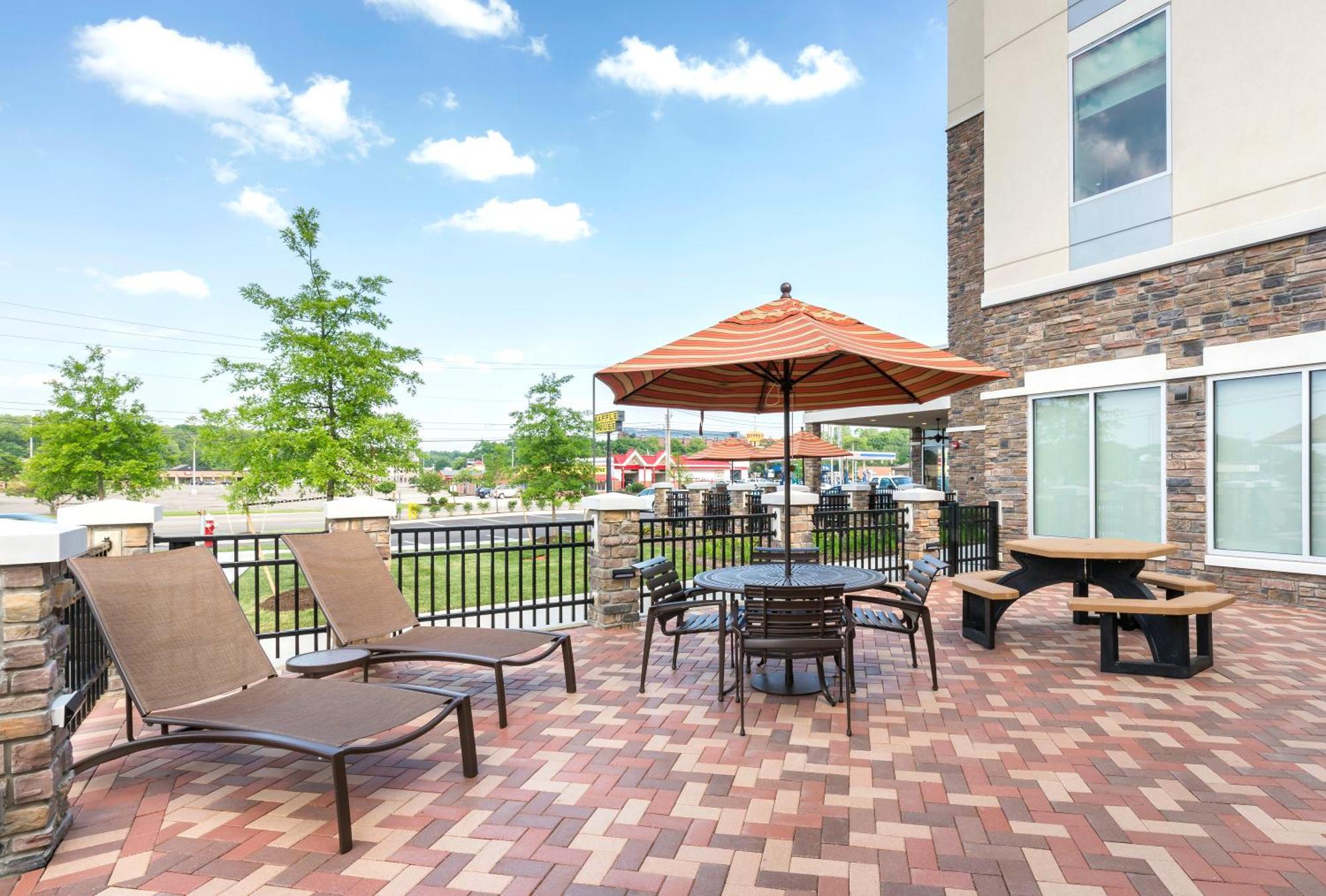 Hyatt Place Canton Lake Cable Exterior photo